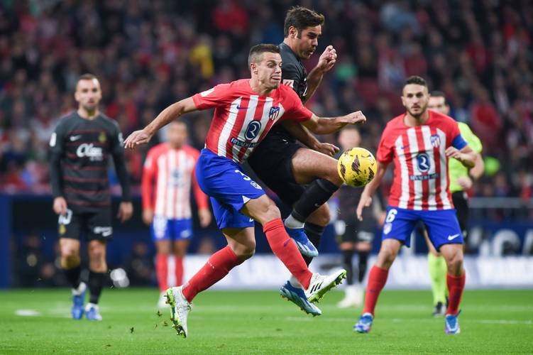 西媒：因退出国家队，亚马尔成西班牙11月被网暴最多的球员（西媒称：亚马尔因退队风波成西班牙11月遭网暴最多的球员）