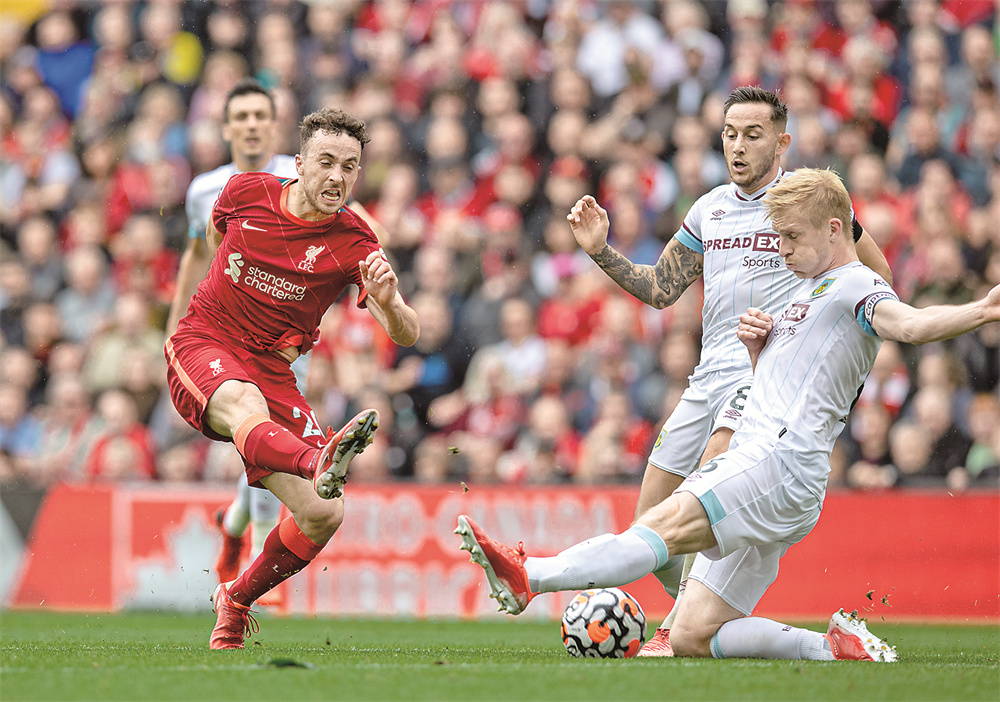 一场3-0让西甲争冠格局大乱，前2只差1分，姆巴佩追平C罗神纪录（3-0大胜搅乱西甲争冠版图：前两名仅差1分，姆巴佩追平C罗神级纪录）