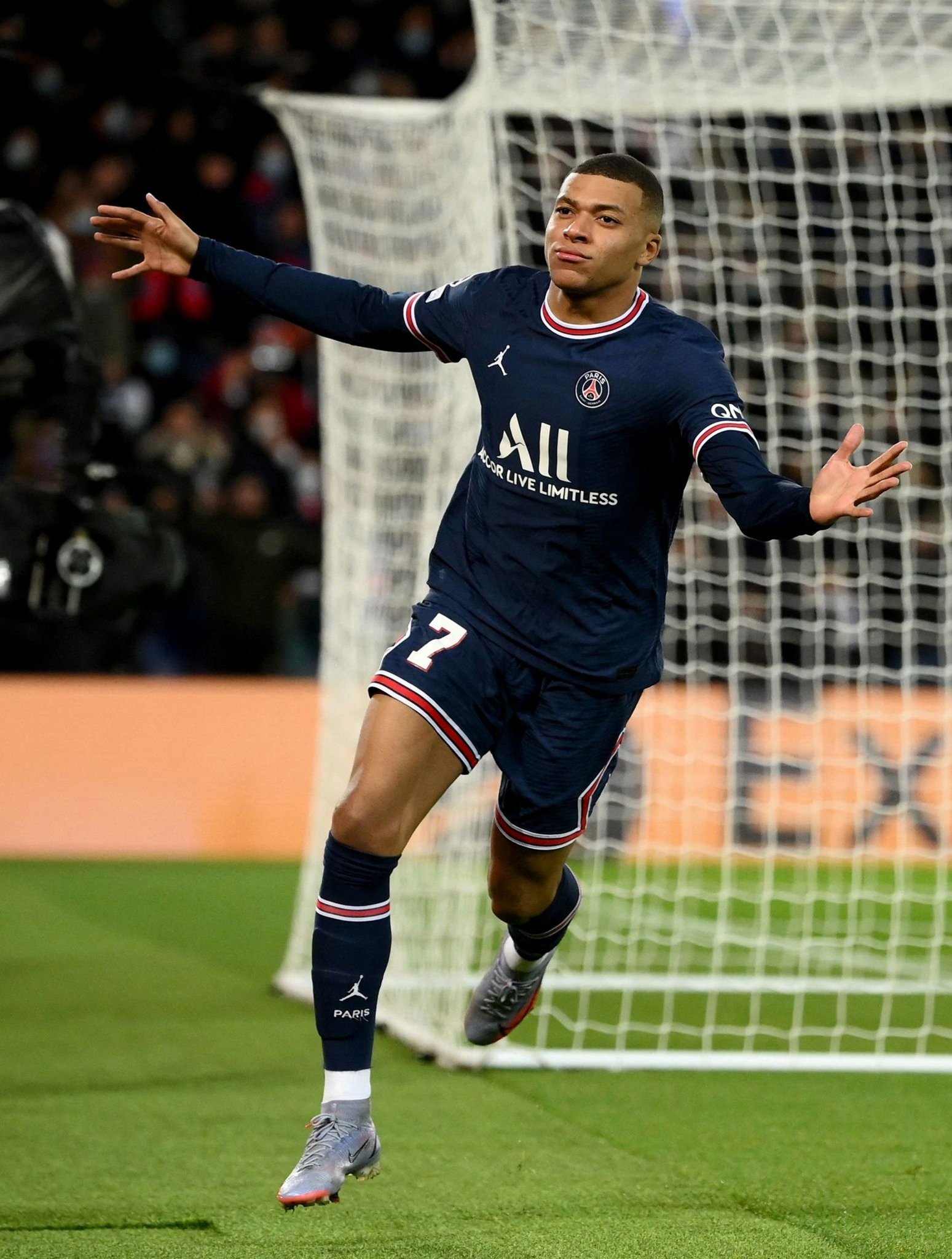 遗憾绝平出手遭封盖！小瓦格纳14中9贡献25分6助攻