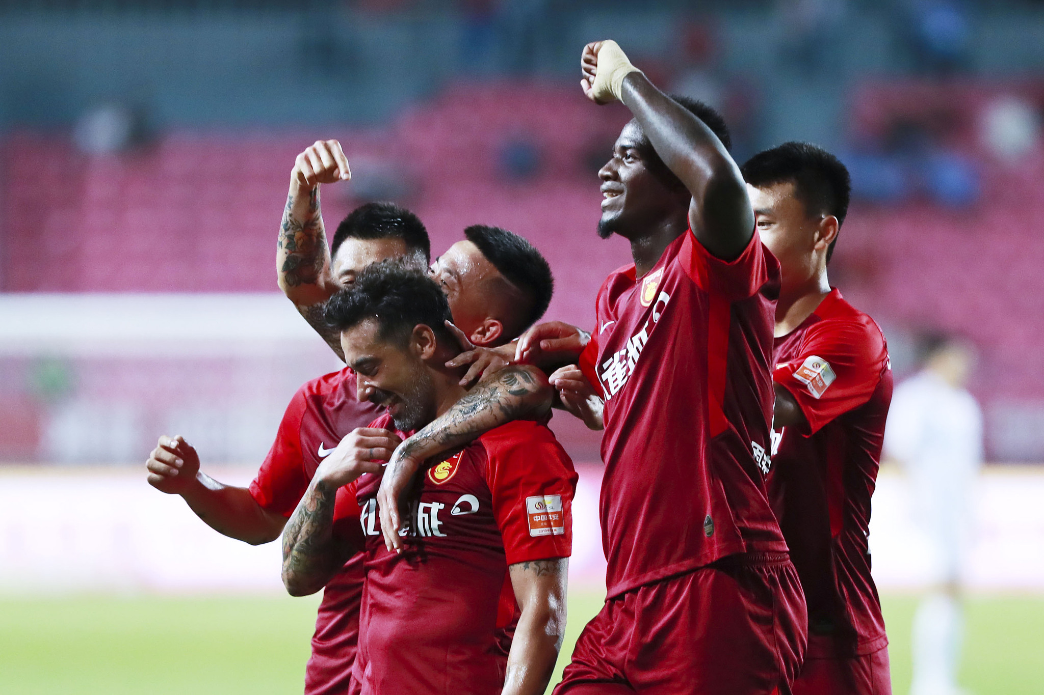 一河南球迷三轮车骑行19天，从郑州前往苏州观看足协杯决赛（河南球迷骑三轮19天自郑州赶赴苏州，只为见证足协杯决赛）