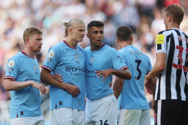 29岁法国女子网球名将转行当“网红模特”，曾因隆胸惹争议