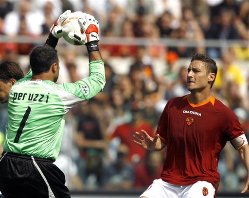 静候足协杯决赛，苏州奥体中心的草皮已换新（足协杯决赛将至，苏州奥体中心草坪焕然一新）