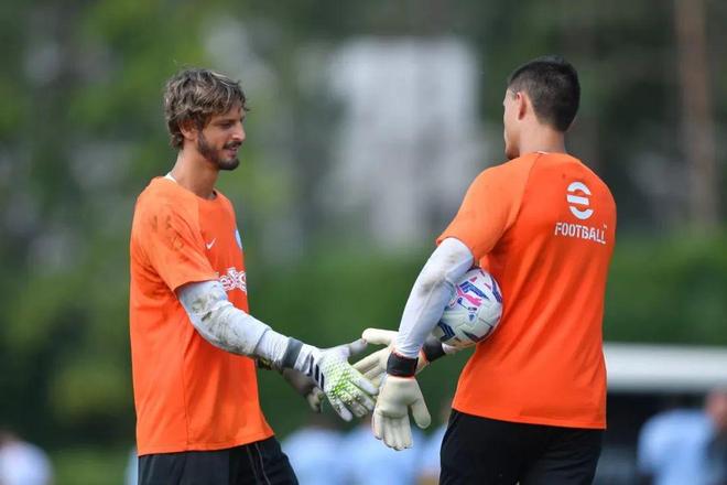 瑞士国脚曼赞比：扎卡是一名非常棒的队长，很高兴我们拥有他