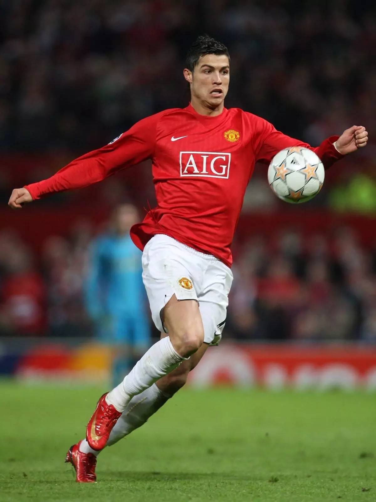 足球评论员如何分析比赛？（足球赛事解读：评论员的分析思路）