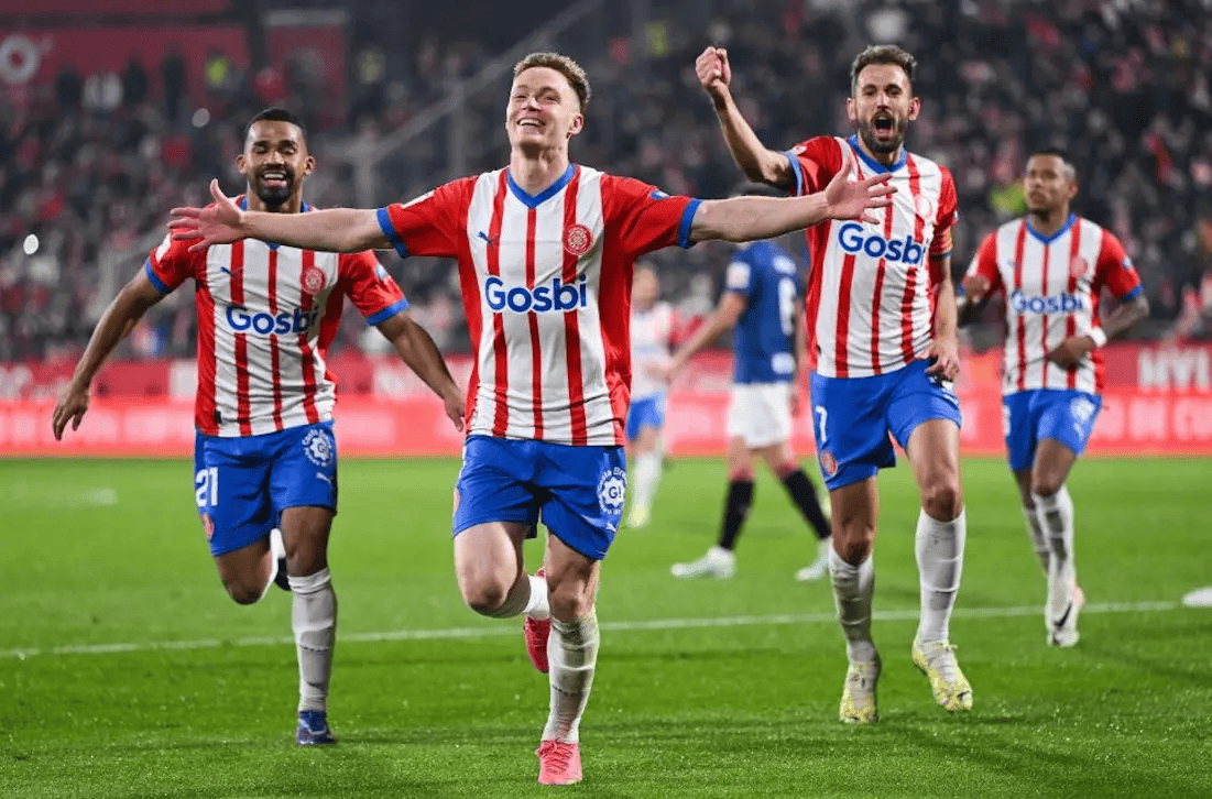 他真把足球踢成艺术了（他把足球踢出了艺术境界）