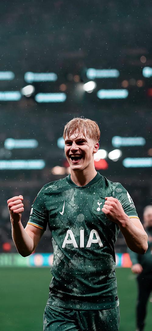 我是个初中生，我的生活是被足球，学习和说唱填满的...（初中生日常：足球、学业与说唱填满我的生活）