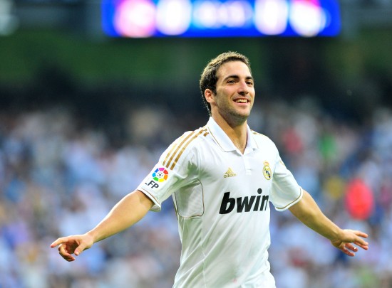 亚精英赛战报：马尔科姆一锤定音，利雅得新月1-0沙迦（亚精英赛快讯：马尔科姆打入制胜一球，利雅得新月1-0击败沙迦）