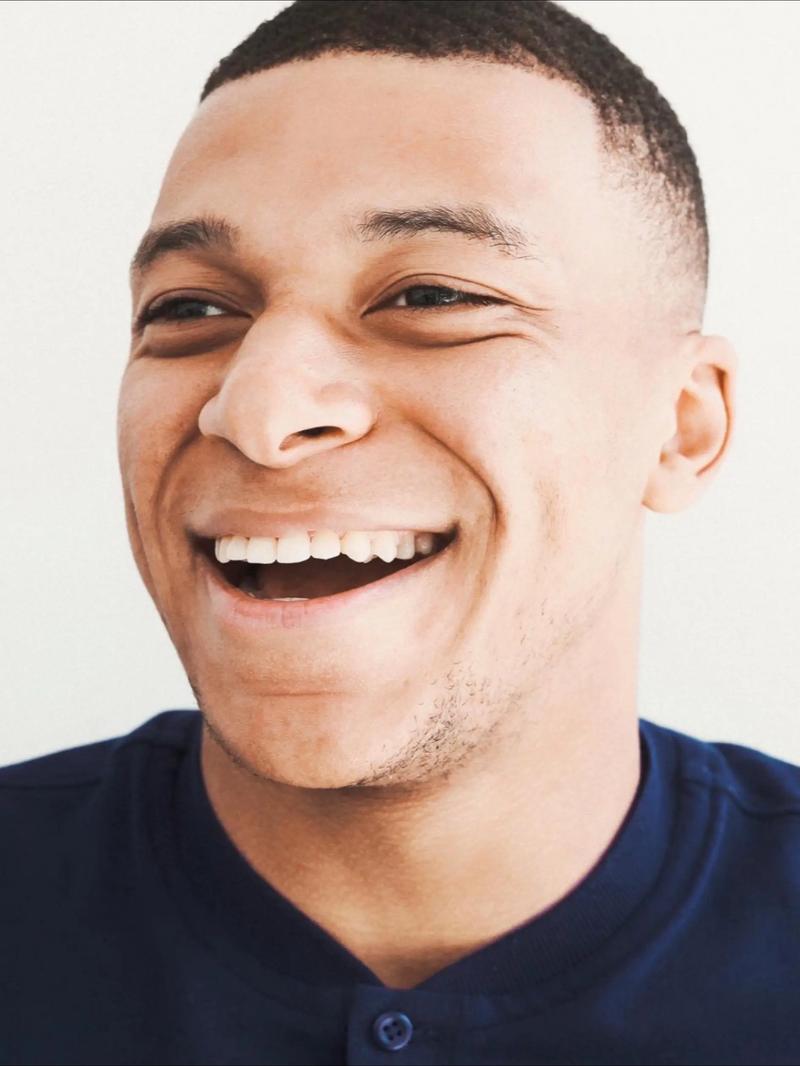 篮球湖人球员关键比赛中发挥稳定